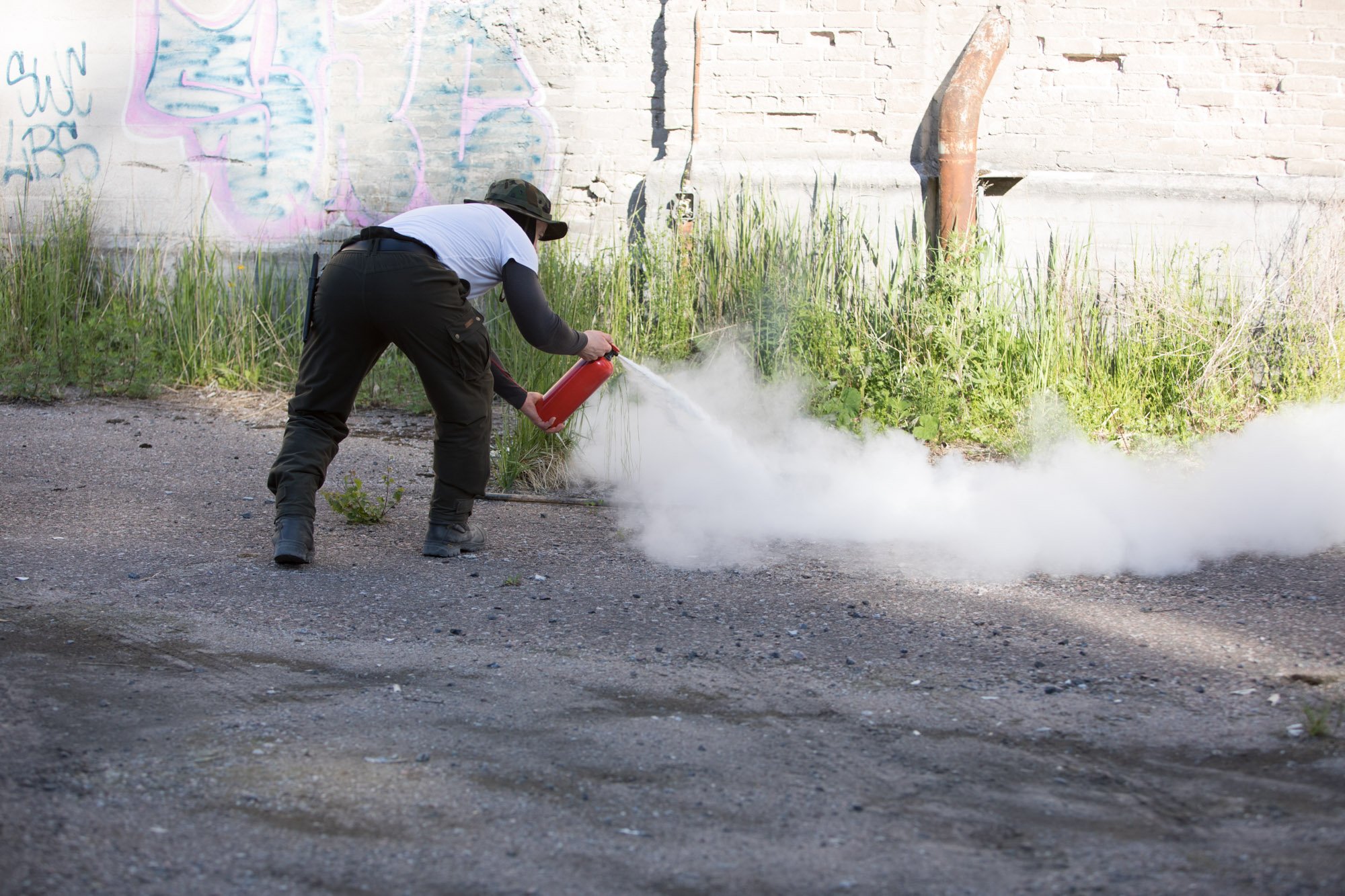 Training to use the powder extinguisher