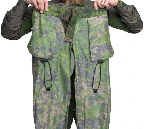 Särmä TST L4 Combat Pants. Knee heigh and leg length can be adjusted down by using these internal elastic cords. Elastic cords can be removed.