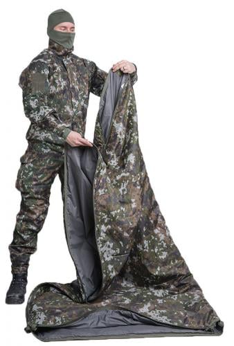 Särmä TST Thermal Cloak. Preparations for cloak wear: fold over to form a bag, close the long side zipper halfaways, leave one short zipper (leg end) completely open and the other half open from the folded side's corner. Old version with gray lining.