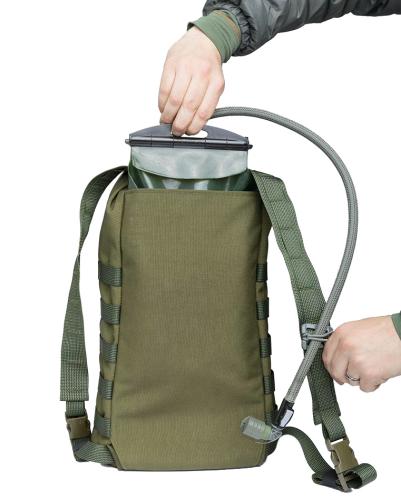 Särmä TST DP10 Roll-Top Day Pack w. Padded Shoulder Straps. The back compartment can be used for ca. 2 litres of water in a hydration bladder.