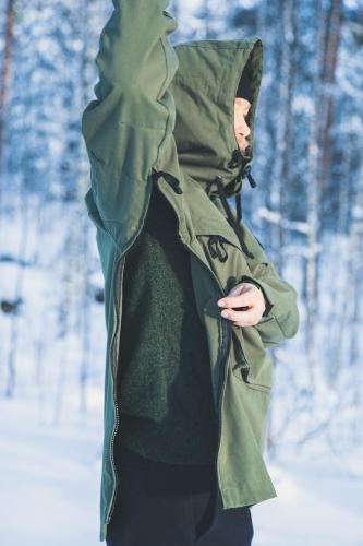 Särmä Windproof Anorak. The anorak opens up completely from the sides with two-way zippers.