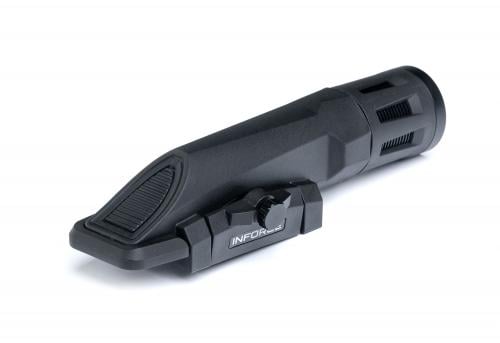 Inforce WMLx Weaponlight, 800 lm. Simple and functional button with a lift-up safety bar.