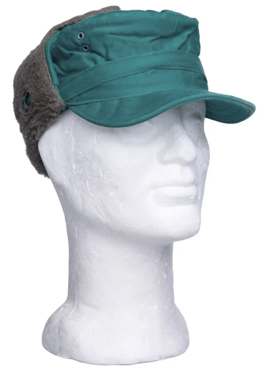 A beautiful hybrid of a field cap and a fur hat.
