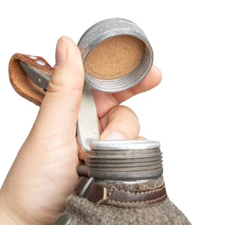 Screw cap with a cork insulator.