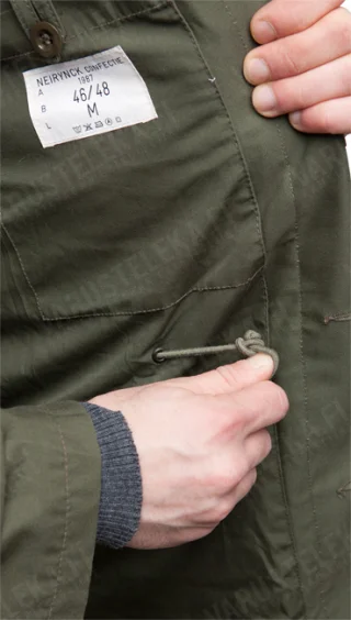 Sisällä ei minkäänlaista toppavuoria, eli pue alle fleeceä tai villapaitaa.
