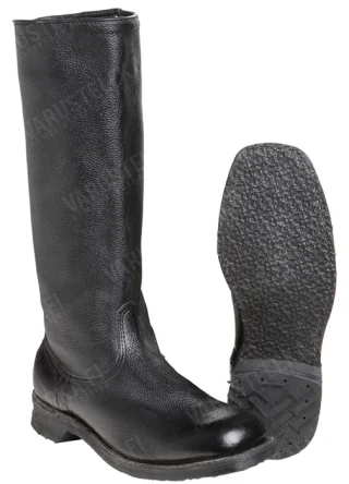 Ungetragene Stiefel. Diese werden, falls vorhanden, gesondert aufgeführt.