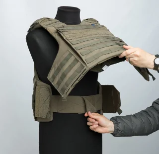 Internal cummerbund.