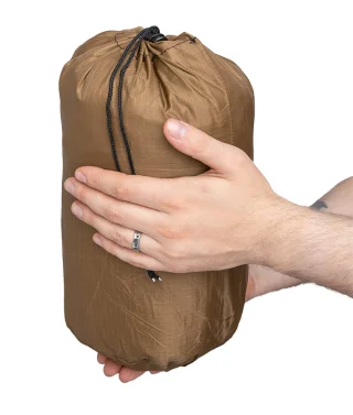 Mukana näpsäkkä kuljetuspussi.