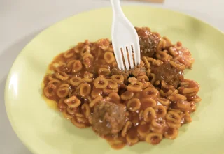 Mmm... pääruoka. Kukaan ei tiedä mitä tämä oikeasti on. Vaihtelee pakkaustyypeittäin.