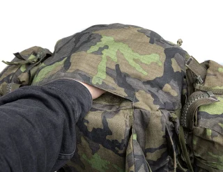 Alapuolella toinen tasku.