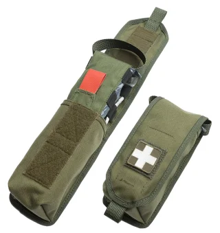 IFAK-Beutel-Konfiguration mit einem IFAK-Einsatz und einem medizinischen Aufnäher (Einsatz und Aufnäher separat erhältlich). Die aktuelle Ranger Green Farbe ist gräulicher als das alte Grün, das auf diesem Bild zu sehen ist.
