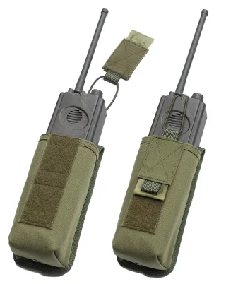 Radio-Beutel-Konfiguration mit einem LV141-Adapter (separat erhältlich). Die aktuelle Ranger Green Farbe ist gräulicher als das alte Grün, das auf diesem Bild zu sehen ist.