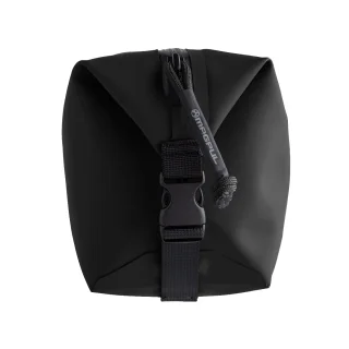 Side-release buckles at both ends.