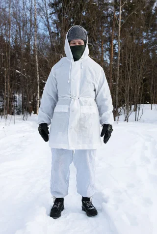 Pictured is a size 175 / 86 cm (height / waist) model wearing size 6080/9505 snow uniform with a load of warm stuff underneath.