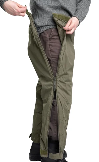 The two-way side zipper can be opened like this.
