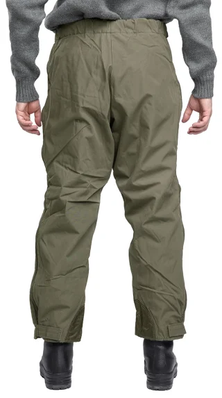Size 03 worn by a 175 cm tall gentleman with a 86 cm waist. Underneath there's cotton pants and long johns.