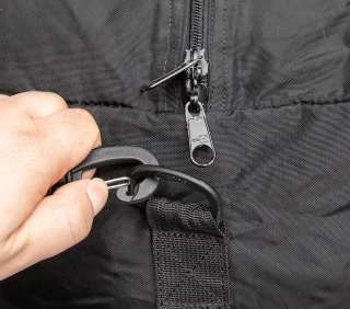D-Ring zur Befestigung des Schultergurtes.