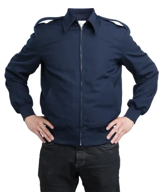 Modellgröße: 181 cm, Brustumfang: 96 cm. Jackengröße: 96 Regular.