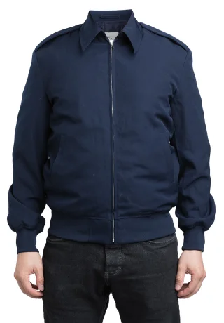 Modellgröße: 181 cm, Brustumfang: 96 cm. Jackengröße: 96 Regular.