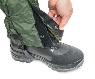 The gaiter is fastened with a hook & loop and a snap fastener.