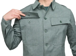 Large chest pockets with button flaps.