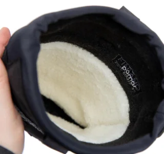 This soft and warm liner covers the whole shoe from the inside.