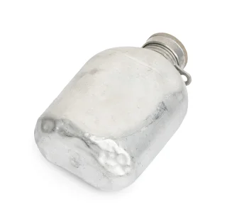 On klommoja, muttei ole ajettu tankilla yli eikä ammuttu lisää reikiä.