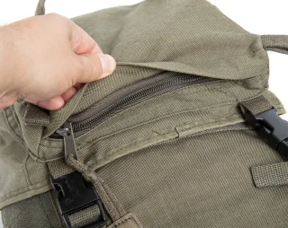External pouch on the lid.