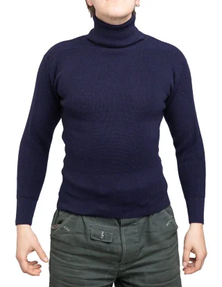 Form fit! Our model here is size 175 / 98 cm (Medium Regular, US 38-40) and wears size "3".