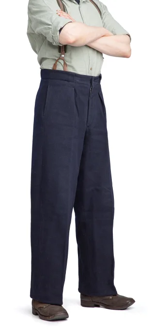 Our model is 175 cm tall with a 84 cm waist, wearing size "N96M" trousers with great success.
