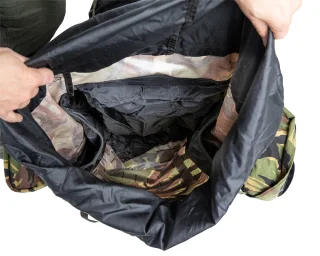 A peek inside: note the bladder pocket and the side pockets.