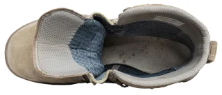 These boots usually come with insoles, but you should replace them with a new pair.