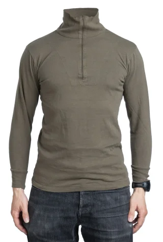 Model height 181 cm, chest circumference 96 cm, waist circumference 88 cm. Wearing size 5.