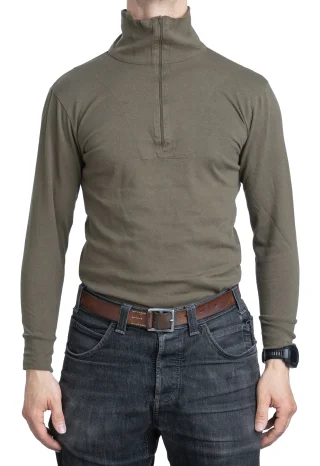 Model height 181 cm, chest circumference 96 cm, waist circumference 88 cm. Wearing size 5.
