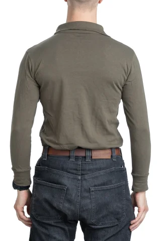 Model height 181 cm, chest circumference 96 cm, waist circumference 88 cm. Wearing size 5.