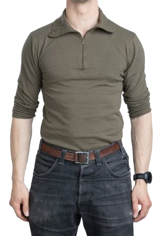 Model height 181 cm, chest circumference 96 cm, waist circumference 88 cm. Wearing size 5.