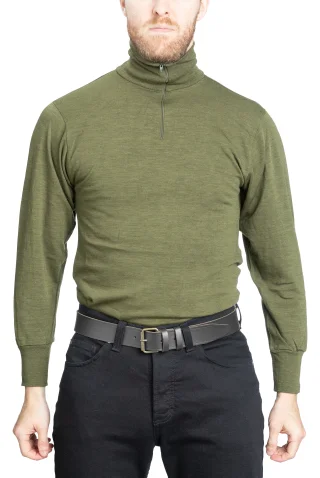 Model height 182 cm, chest circumference 95 cm, waist circumference 88 cm. Wearing size Large.