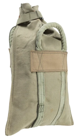 The handle straps continue around the bottom of the bag, reinforcing the already sturdy construction even further.