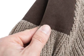 The shoulders and elbows have reinforcements made from tough Italian Alcantara.
