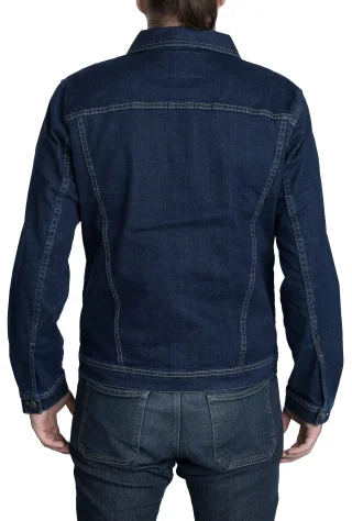 Modellgröße: 187 cm, Brustumfang: 108 cm, Taillenumfang: 89 cm. Trägt Größe: Medium Regular.
