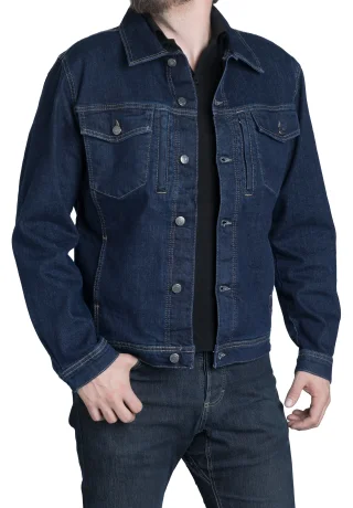 Modellgröße: 187 cm, Brustumfang: 108 cm, Taillenumfang: 89 cm. Trägt Größe: Medium Regular.