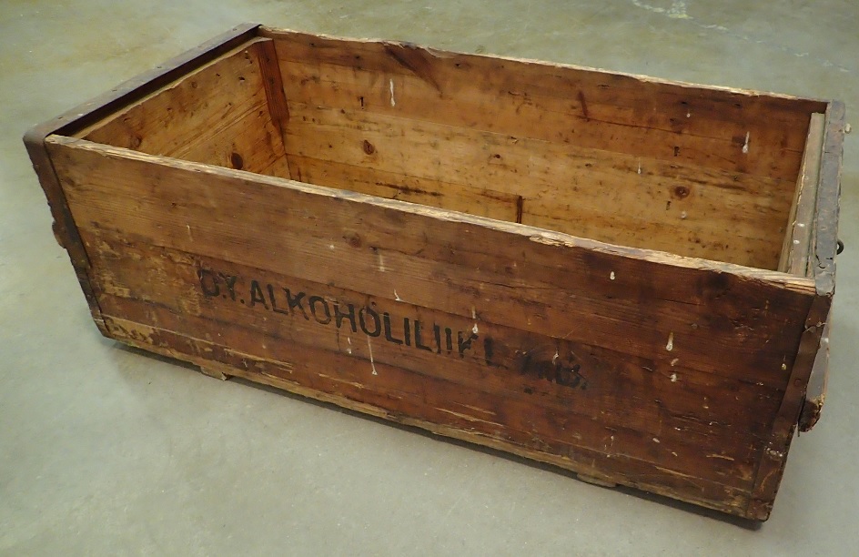 Finnish Molotov cocktail and booze crate, without lid, surplus Finnish Molotov cocktail and booze crate, without lid, surplus