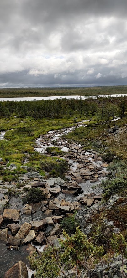 A stream flowing to Ylä-Pulmankijärvi