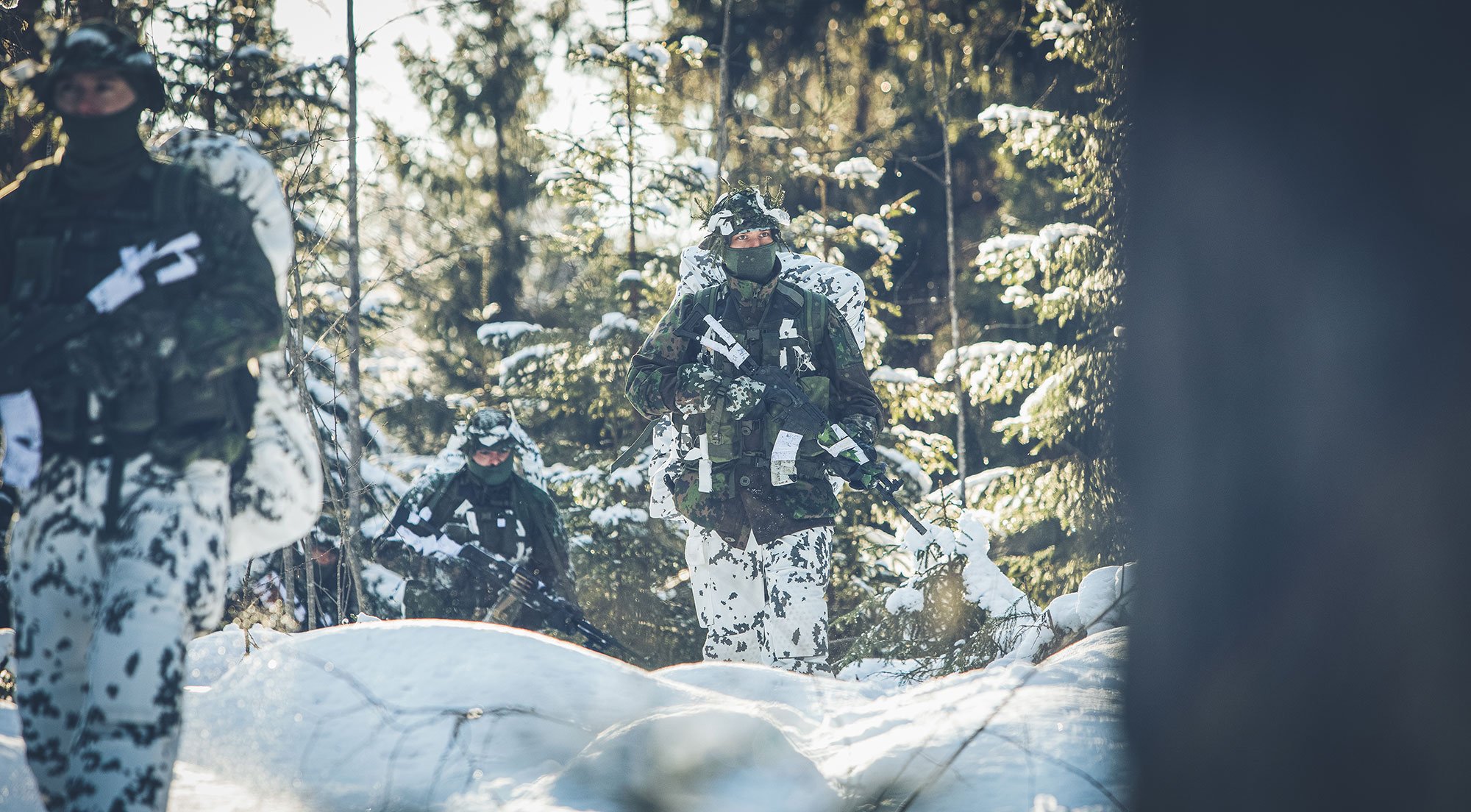M05 forest camo upper body combined with lower body snow camo soldiers in the forest