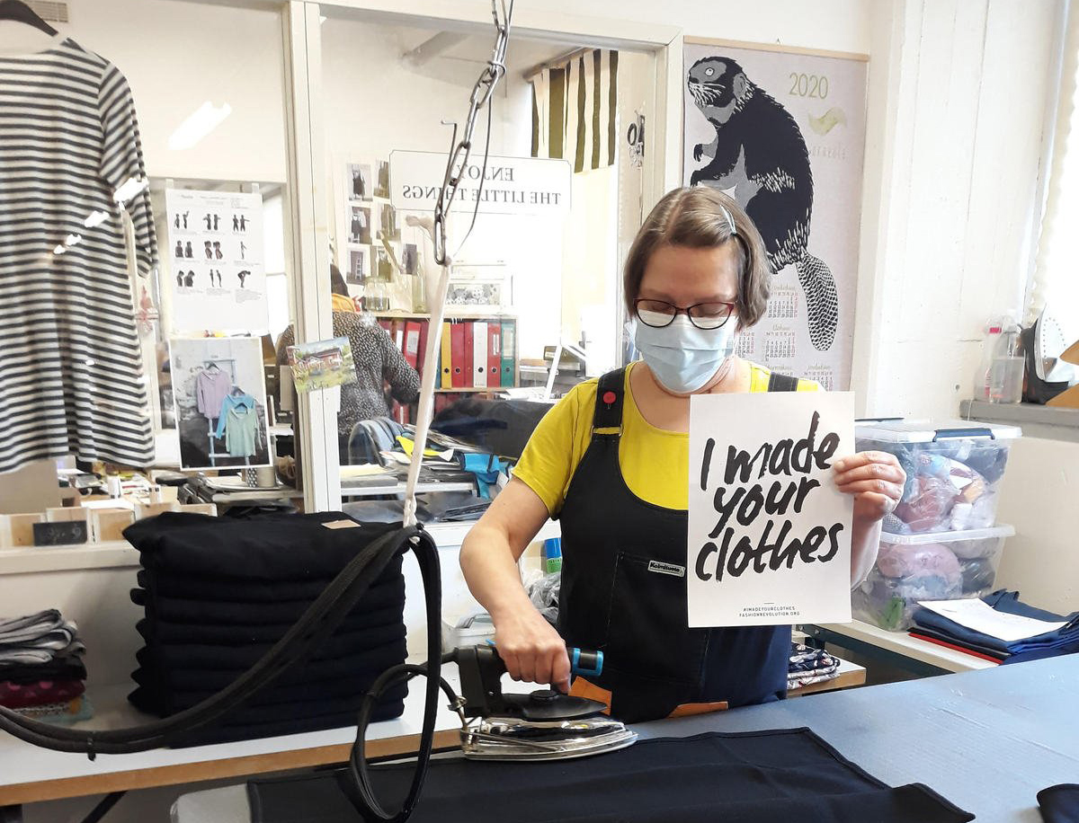 Marianne from Kolmituote finishing Jämä products