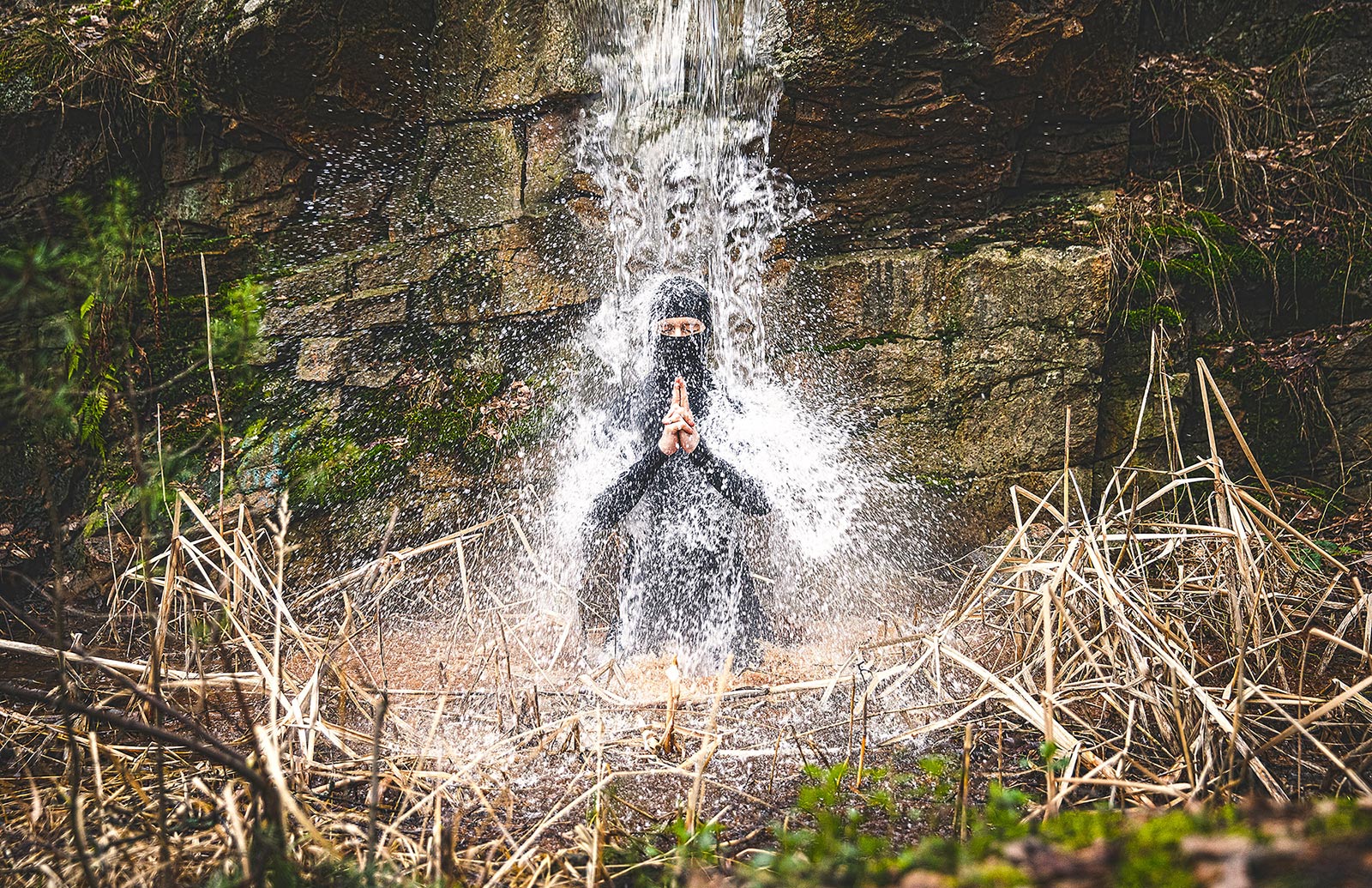 Merinowool undergarment wearing man under a waterfall