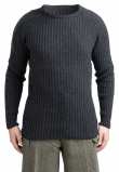 Särmä Merino Wool Sweater. The model in the picture is 175 cm (5’9”) tall, with a 98 cm (38.6”) chest and ja 86 cm (33.9”) waist. He is wearing a size M sweater.