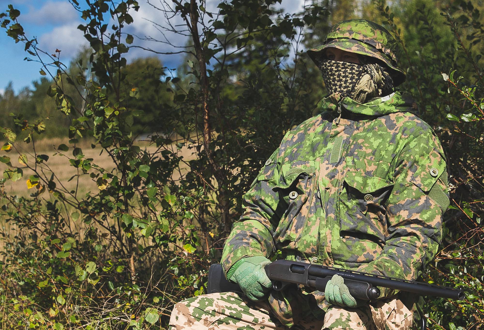 A hunter with a shotgun wearing Varusteleka Särmä TST Recon Smock and Särmä TST L4 Field Pants 