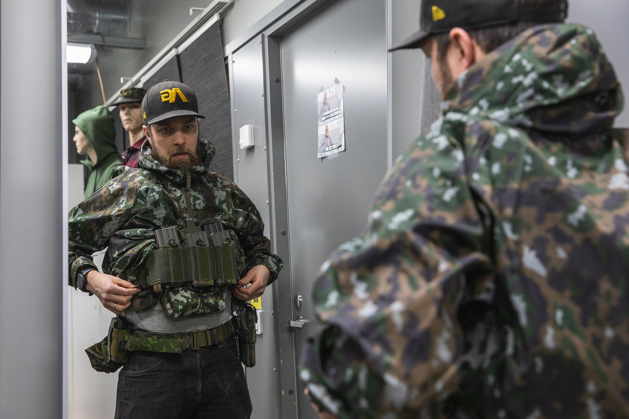 Man wearing Varusteleka Särmä TST military gear