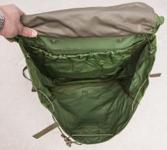 SwedishLK 35 rucksack, surplus. A view inside. The pocket against your back can even take a rectangular hydration bladder!